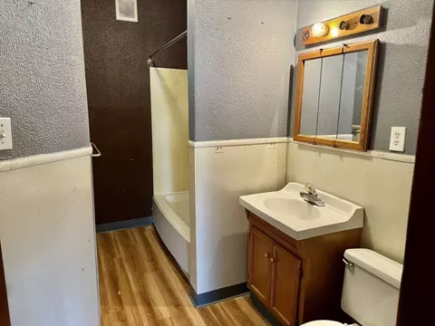 Bath - 66 Fifth Ave, Worcester, MA 01607 photo 2 of 3