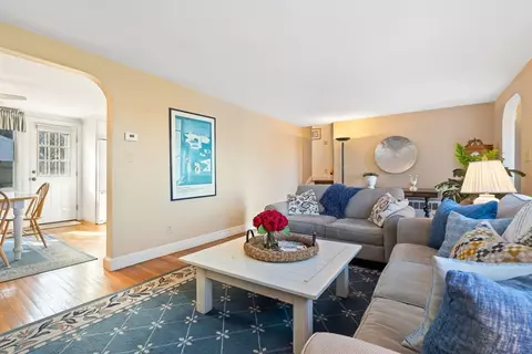 Living - 27 Cornell Rd, Marblehead, MA 01945 photo 4 of 6