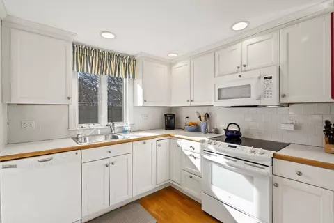 Kitchen - 27 Cornell Rd, Marblehead, MA 01945 photo 2 of 3