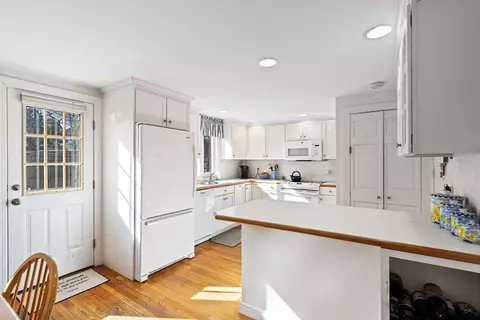 Kitchen - 27 Cornell Rd, Marblehead, MA 01945 photo 1 of 3