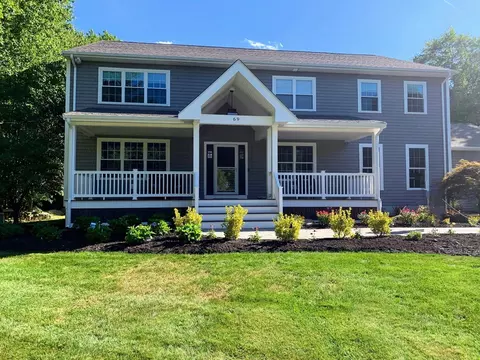69 Narrows Rd, Freetown, MA 02702