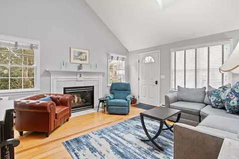 216 N Falmouth Hwy, Falmouth, MA 02540