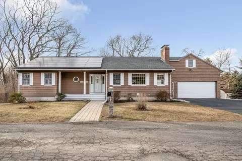 25 Vaughan Pl, Swampscott, MA 01907