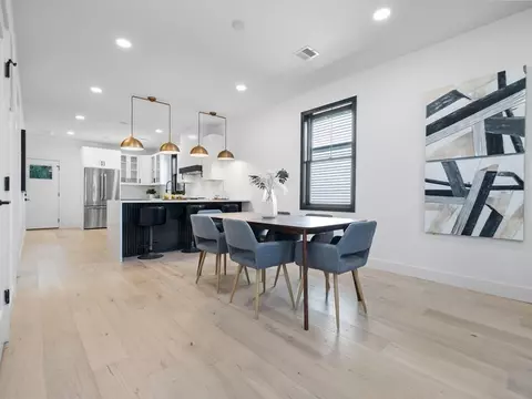 916 Broadway #1, Somerville, MA 02144