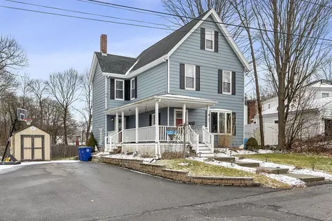 102 Arnold St, Braintree, MA 02184