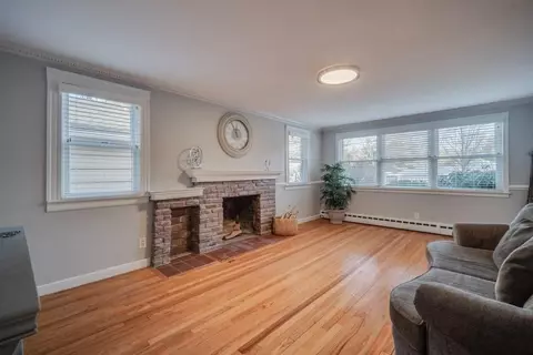 Living - 84 Meadowbrook Rd, Springfield, MA 01128 photo 1 of 4