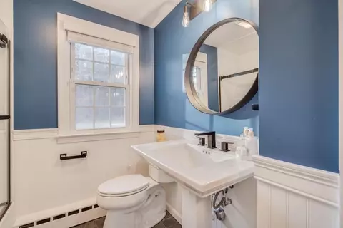 Bath - 84 Meadowbrook Rd, Springfield, MA 01128 photo 2 of 3
