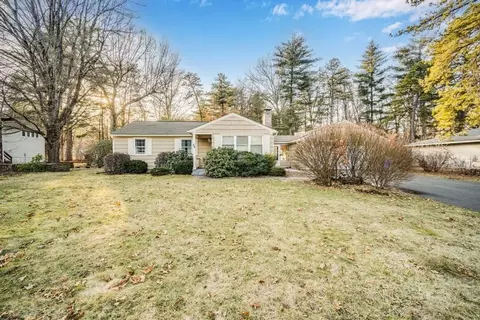 84 Meadowbrook Rd, Springfield, MA 01128