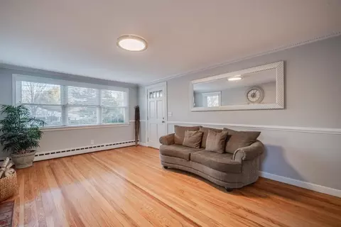Living - 84 Meadowbrook Rd, Springfield, MA 01128 photo 2 of 4
