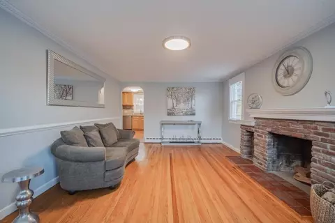 Living - 84 Meadowbrook Rd, Springfield, MA 01128 photo 3 of 4