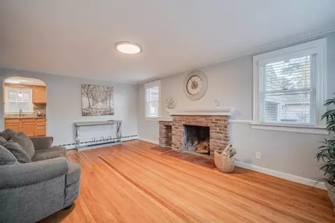 Living - 84 Meadowbrook Rd, Springfield, MA 01128 photo 4 of 4