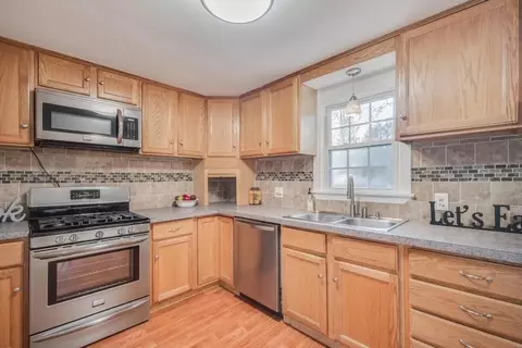 Kitchen - 84 Meadowbrook Rd, Springfield, MA 01128 photo 2 of 5