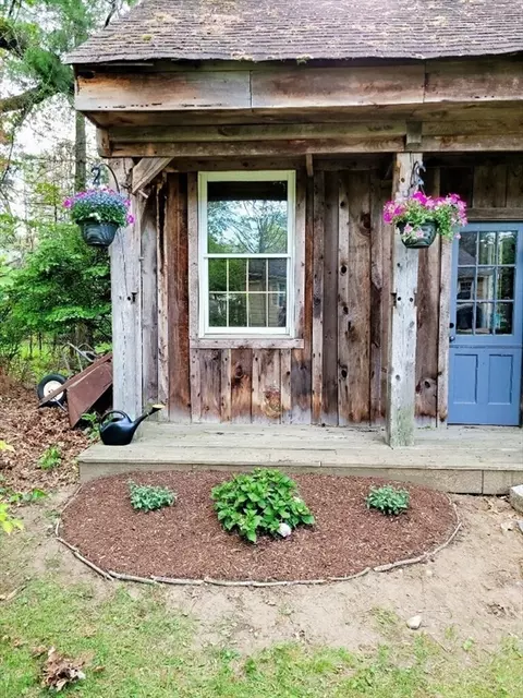 Exterior - 84 Meadowbrook Rd, Springfield, MA 01128 photo 8 of 9