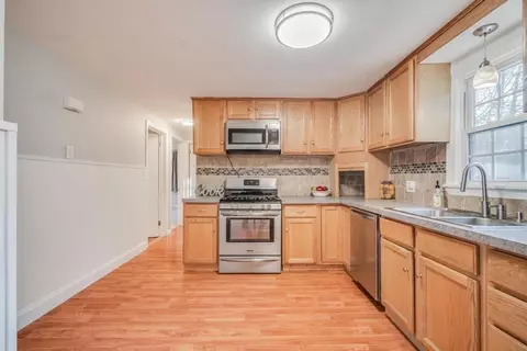 Kitchen - 84 Meadowbrook Rd, Springfield, MA 01128 photo 4 of 5