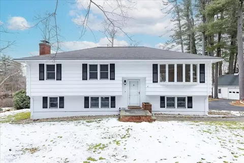8 Ledgewood Dr, Bedford, MA 01730