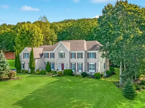 16 Greenwood Rd, Hopkinton, MA 01748