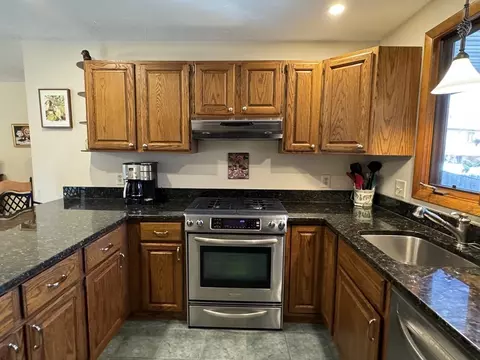 Kitchen - 15 Appleton Cmn #15/7A, Franklin, MA 02038 photo 2 of 2