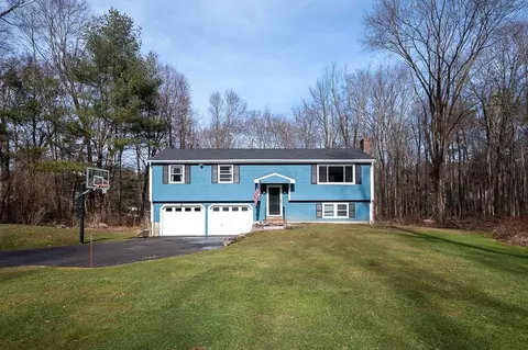 8 Babcock Dr, Northborough, MA 01532