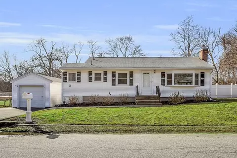 2 North St, Wilmington, MA 01887