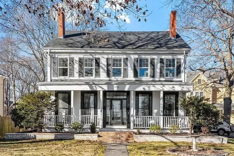 114 Cottage St #1, Melrose, MA 02176