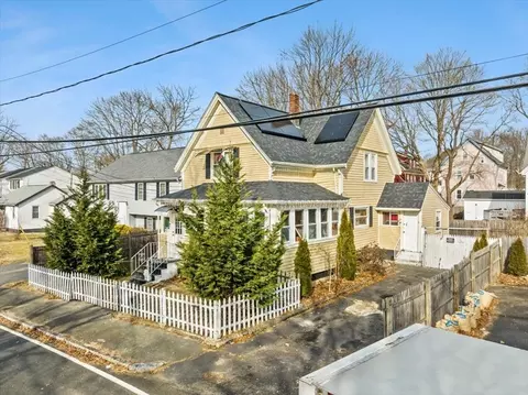 98 Pine St, Brockton, MA 02302