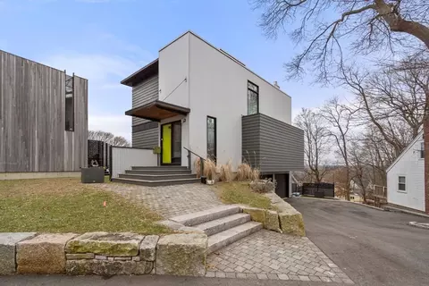 140 Hawthorne Rd, Waltham, MA 02451
