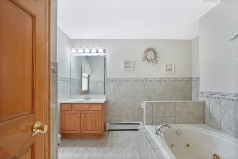 53 Barbara St, Chicopee, MA 01020 photo 14
