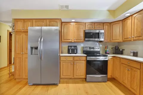 53 Barbara St, Chicopee, MA 01020 photo 6