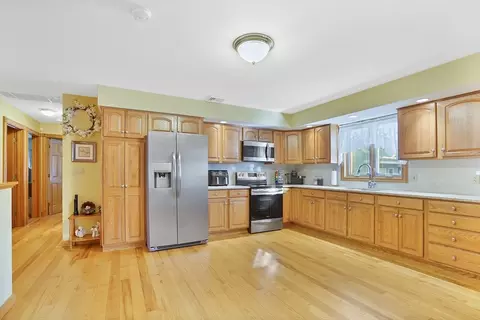 53 Barbara St, Chicopee, MA 01020 photo 5