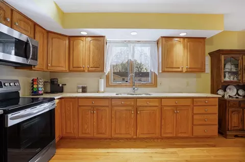 53 Barbara St, Chicopee, MA 01020 photo 7