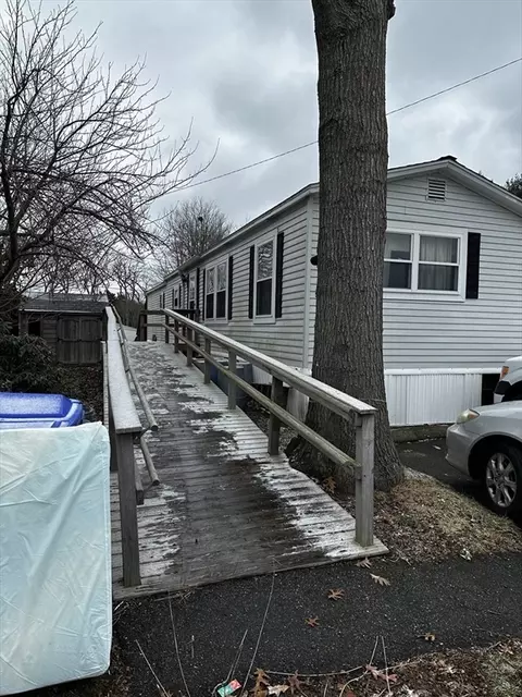 3 Mayflower Ave, Taunton, MA 02780