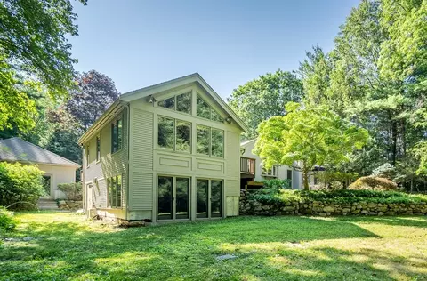 215 Mossman Rd, Sudbury, MA 01776