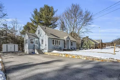 7 Pine Ridge Dr, Leicester, MA 01524