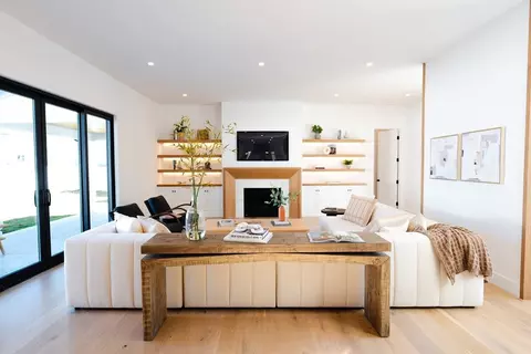 Living - 22 Defrancesco Cir, Needham, MA 02492 photo 1 of 3