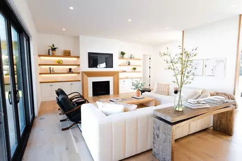 Living - 22 Defrancesco Cir, Needham, MA 02492 photo 2 of 3