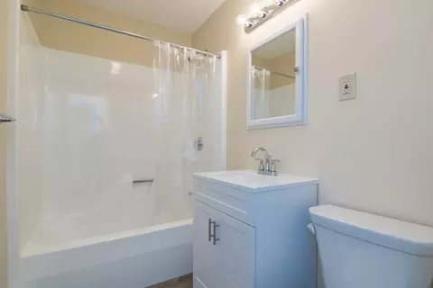 Bath - 166 Grayson Dr, Springfield, MA 01119 photo 1 of 3