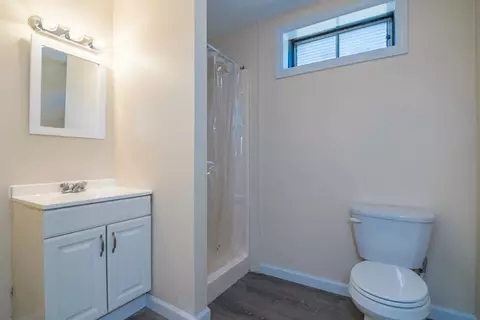 Bath - 166 Grayson Dr, Springfield, MA 01119 photo 2 of 3