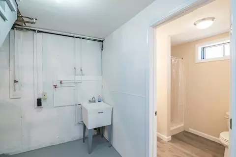 Bath - 166 Grayson Dr, Springfield, MA 01119 photo 3 of 3