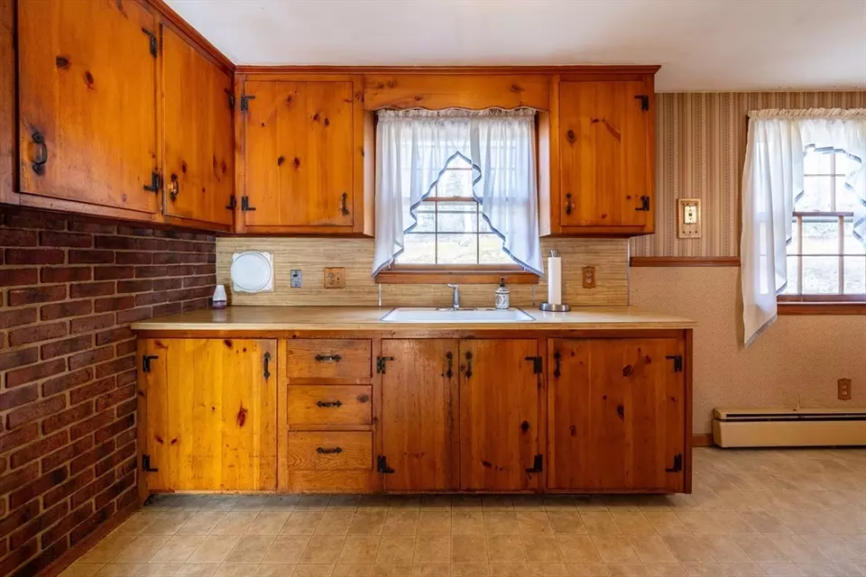 Kitchen - 26 Sagamore Rd, West Springfield, MA 01089 photo 3 of 4