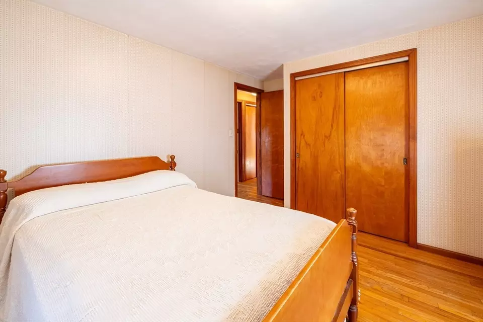 Bedroom - 26 Sagamore Rd, West Springfield, MA 01089 photo 3 of 4
