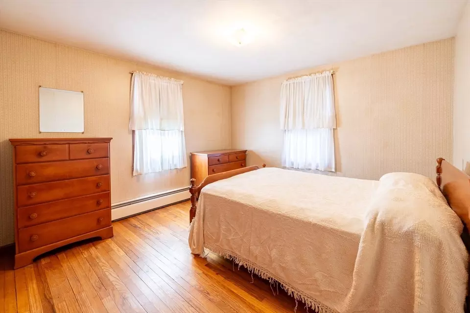 Bedroom - 26 Sagamore Rd, West Springfield, MA 01089 photo 2 of 4