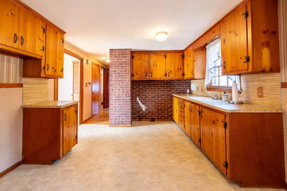 Kitchen - 26 Sagamore Rd, West Springfield, MA 01089 photo 2 of 4