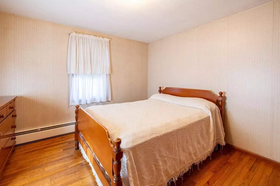Bedroom - 26 Sagamore Rd, West Springfield, MA 01089 photo 4 of 4