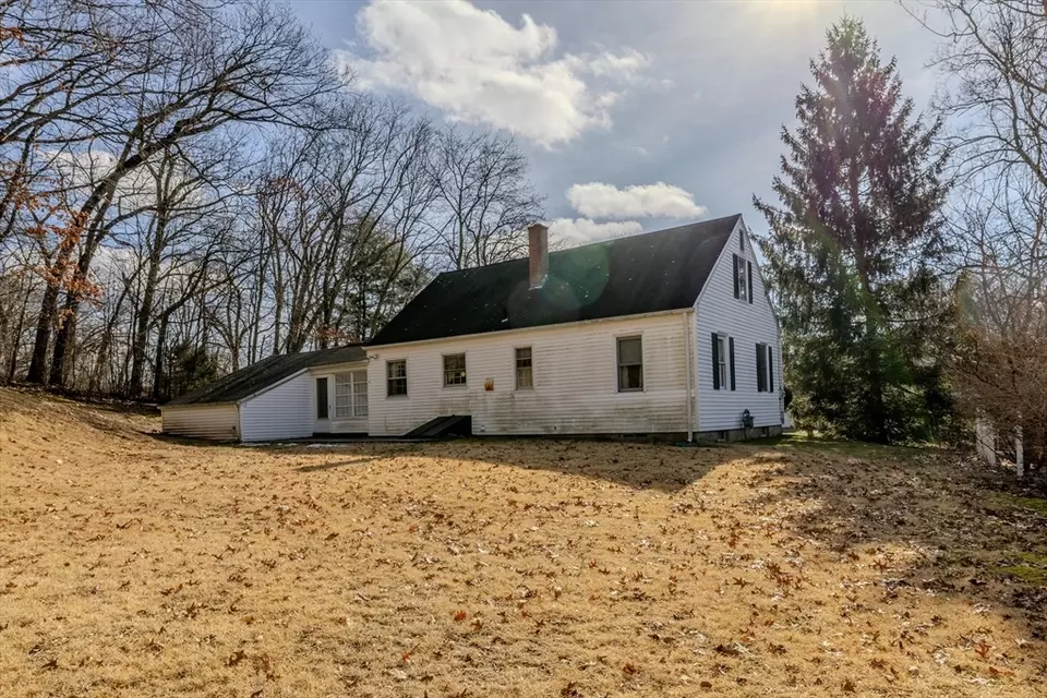 Exterior - 26 Sagamore Rd, West Springfield, MA 01089 photo 6 of 6