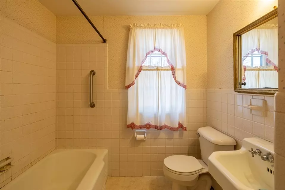 Bath - 26 Sagamore Rd, West Springfield, MA 01089 photo 2 of 4