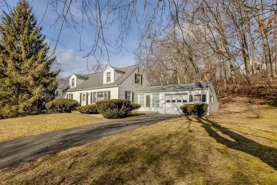 Exterior - 26 Sagamore Rd, West Springfield, MA 01089 photo 2 of 6