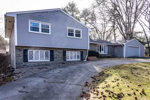 15 Colchester Dr, Attleboro, MA 02703