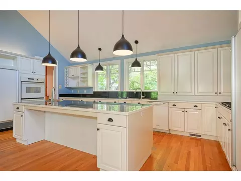 3 Macomber Ln, Framingham, MA 01702 photo 10