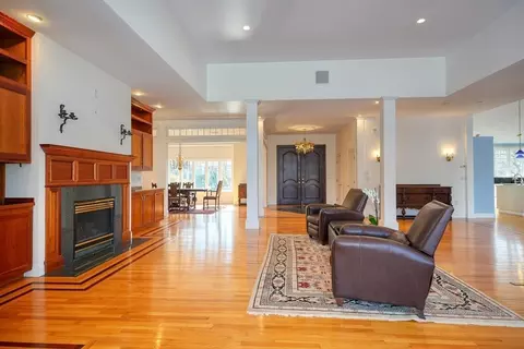 3 Macomber Ln, Framingham, MA 01702 photo 2