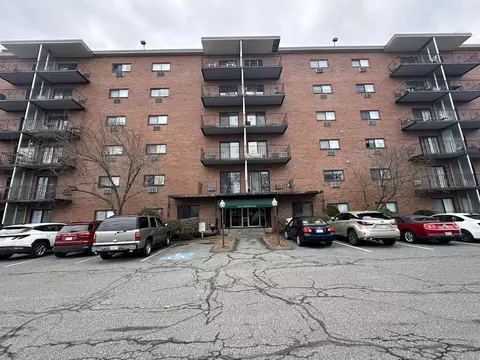 1321 Worcester Rd #208, Framingham, MA 01701